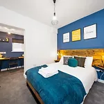 7 Bedroom House Ensuite Rooms, Fully Equipped Kitchen, Free Wifi, Tvs In All Rooms City Centre Close To A46 Inspire Homes