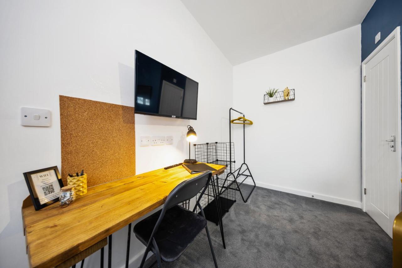 7 Bedroom House Ensuite Rooms, Fully Equipped Kitchen, Free Wifi, Tvs In Centre Close To A46 Inspire Homes Сasa de vacaciones