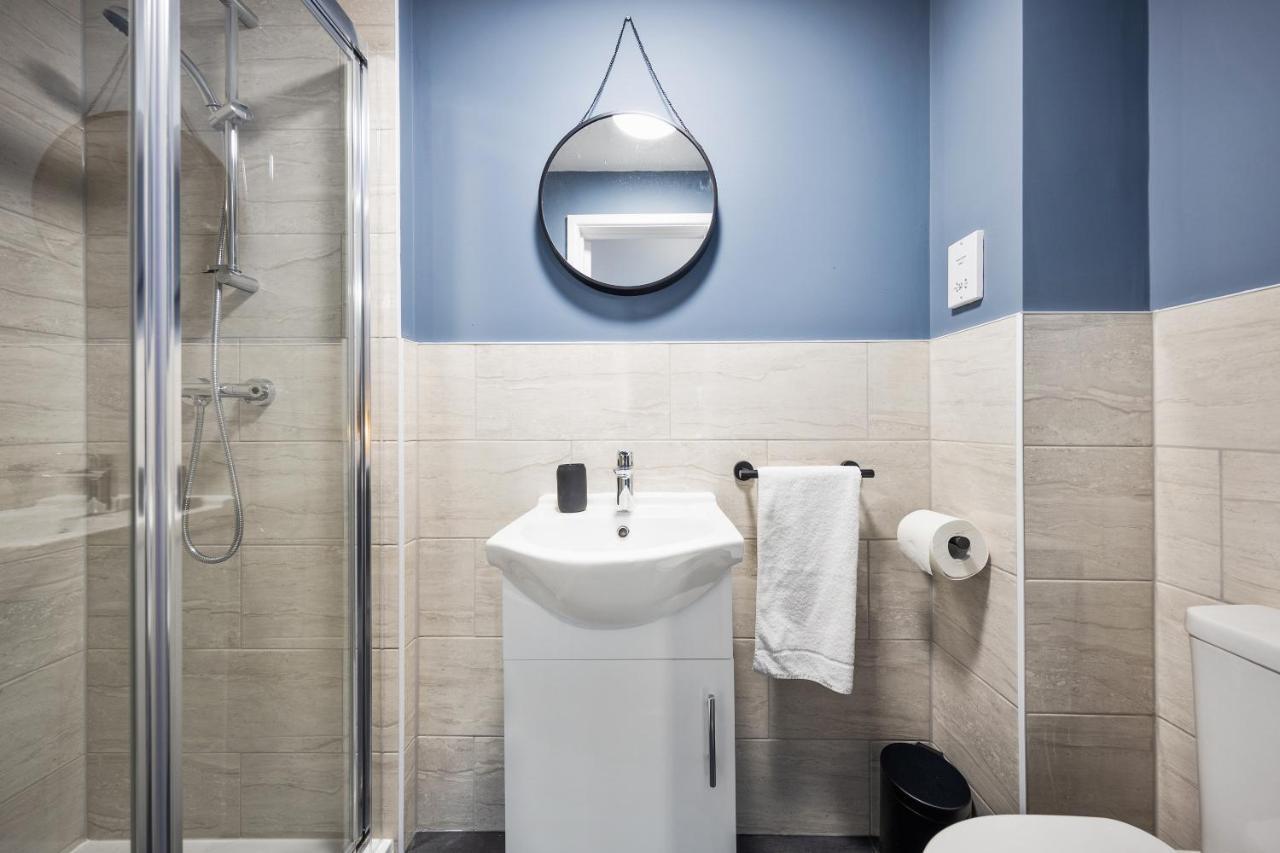Сasa de vacaciones 7 Bedroom House Ensuite Rooms, Fully Equipped Kitchen, Free Wifi, Tvs In Centre Close To A46 Inspire Homes Coventry