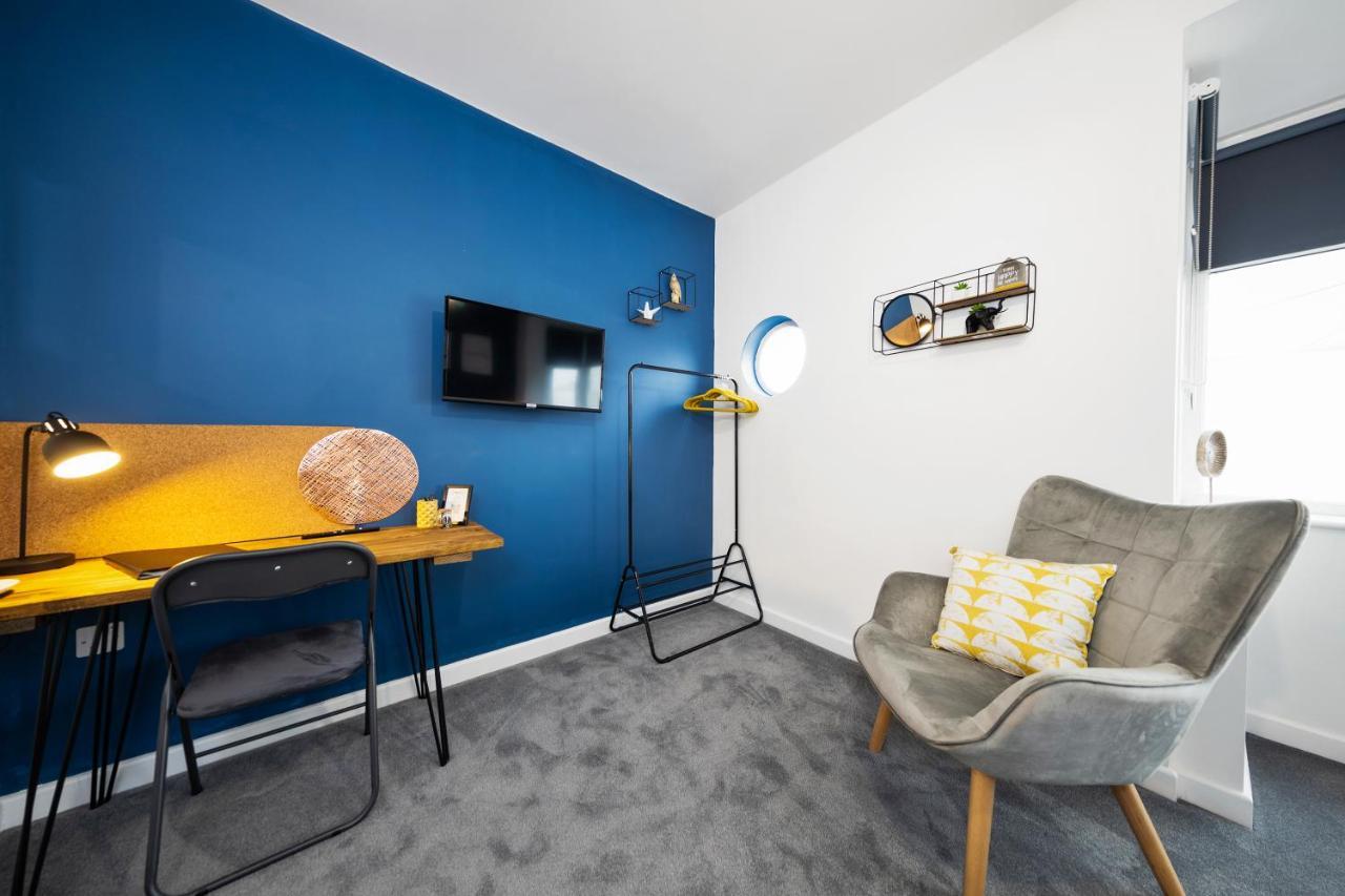Сasa de vacaciones 7 Bedroom House Ensuite Rooms, Fully Equipped Kitchen, Free Wifi, Tvs In Centre Close To A46 Inspire Homes *